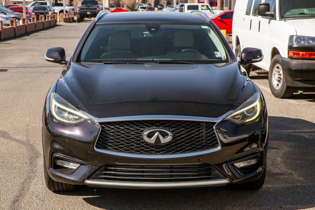 Used 2018 INFINITI QX30 Premium w/ Navigation Package image 3