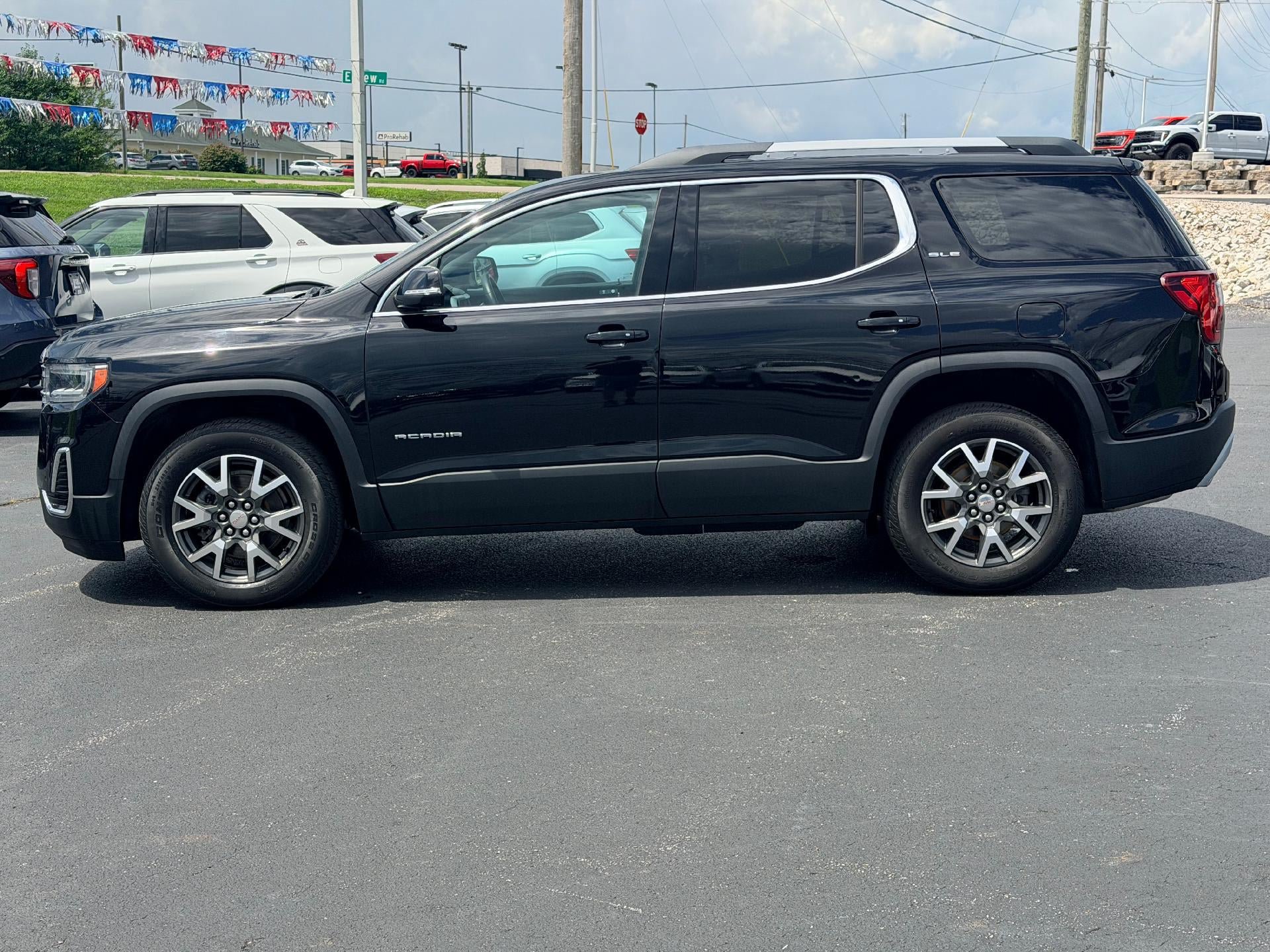 Used 2021 GMC Acadia SLE w/ Driver Convenience Package FWD image 8