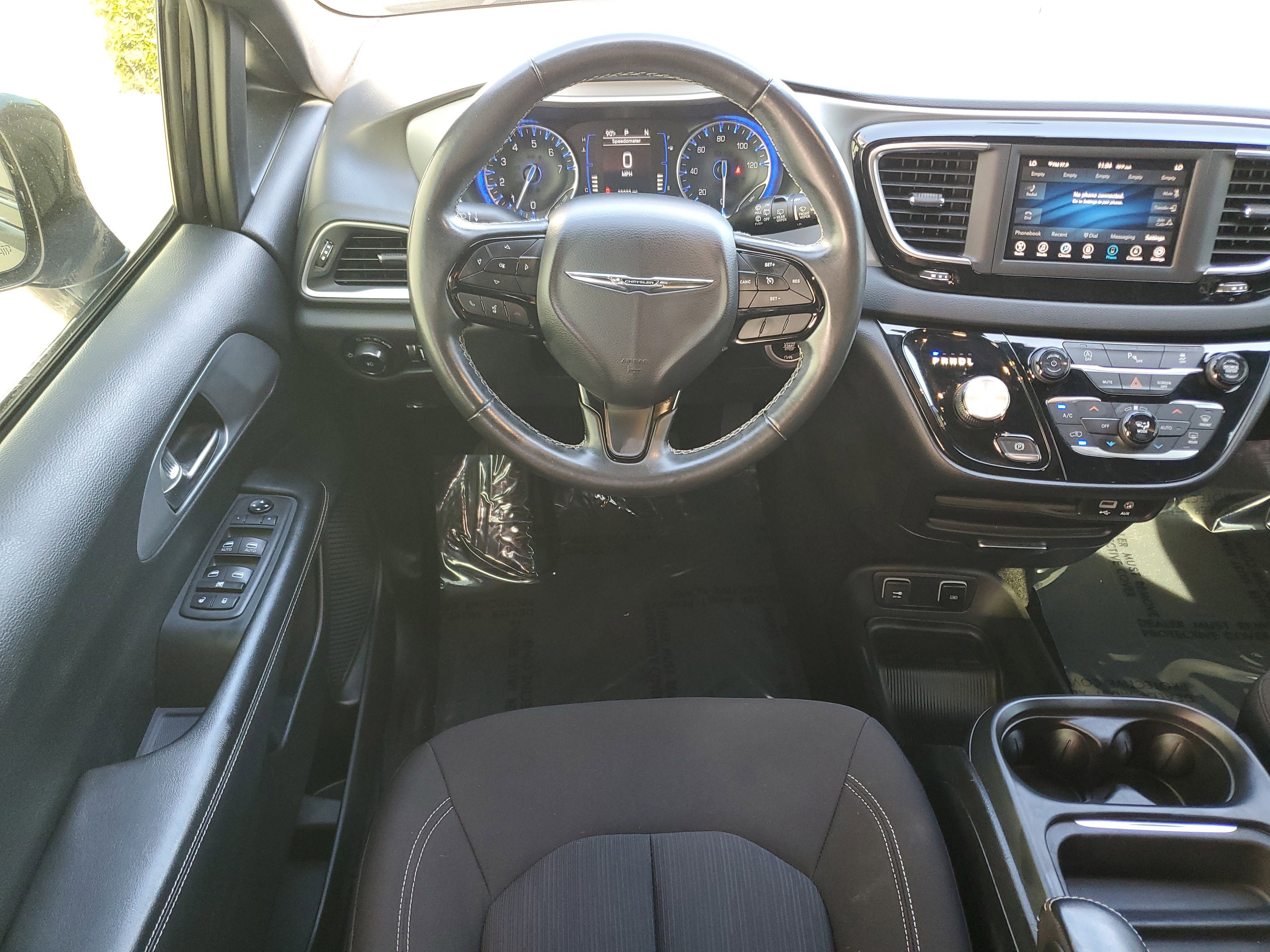 Used 2020 Chrysler Pacifica Touring w/ S Appearance Package image 13