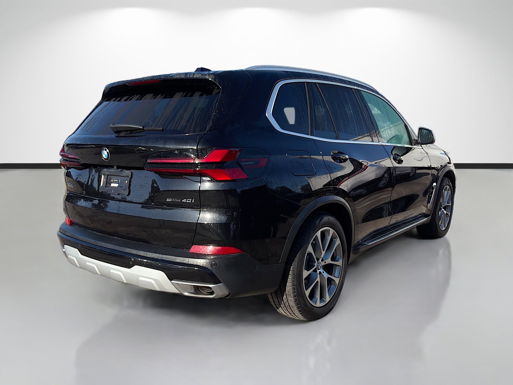 Used 2024 BMW X5 sDrive40i w/ Premium Package RWD image 3