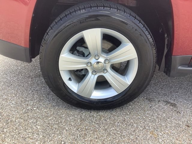 Used 2014 Jeep Compass Latitude FWD image 35