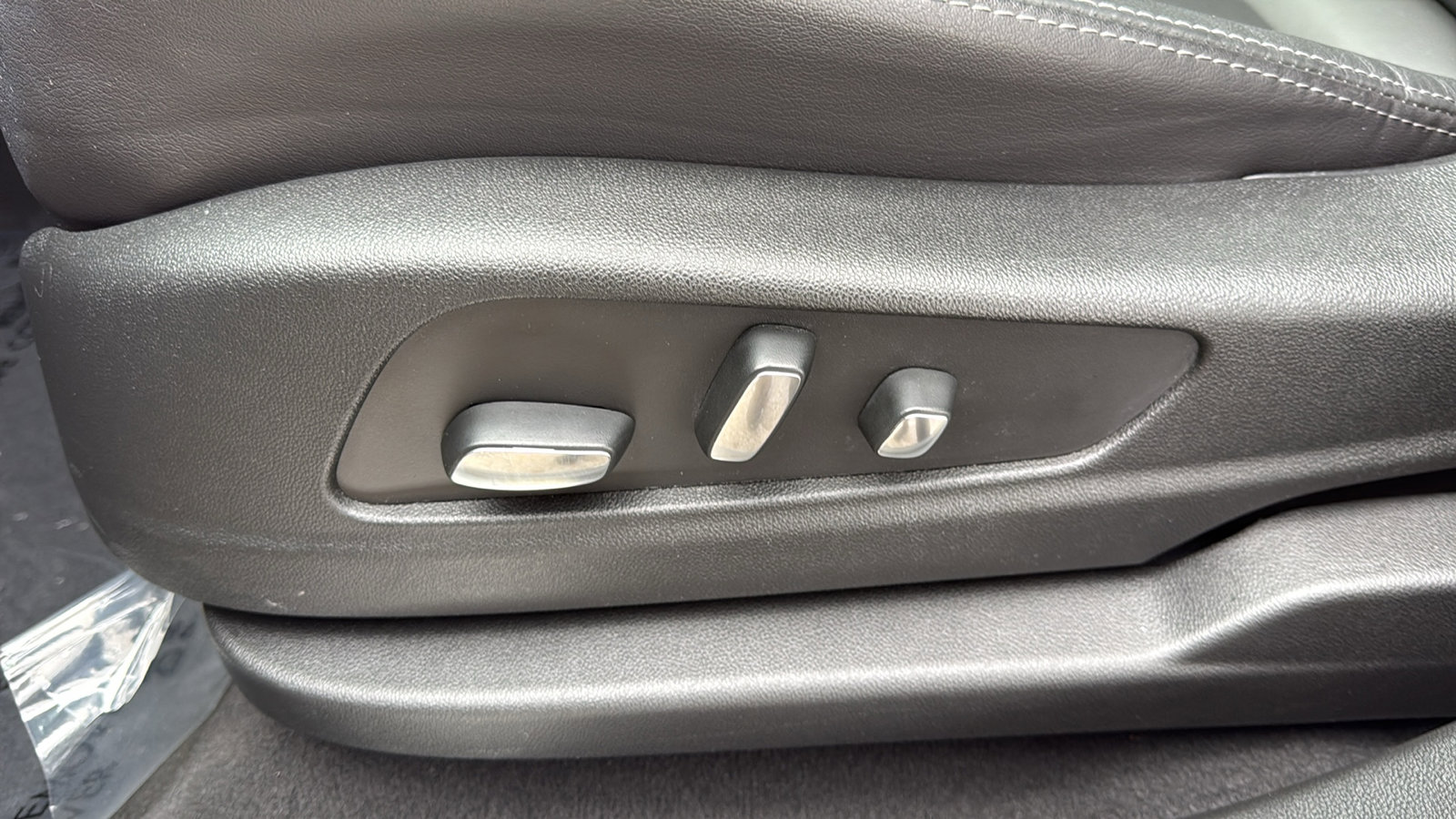 Certified 2025 Cadillac XT5 Premium Luxury image 12