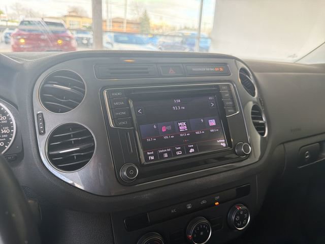 Used 2017 Volkswagen Tiguan Limited w/ Premium Package image 22