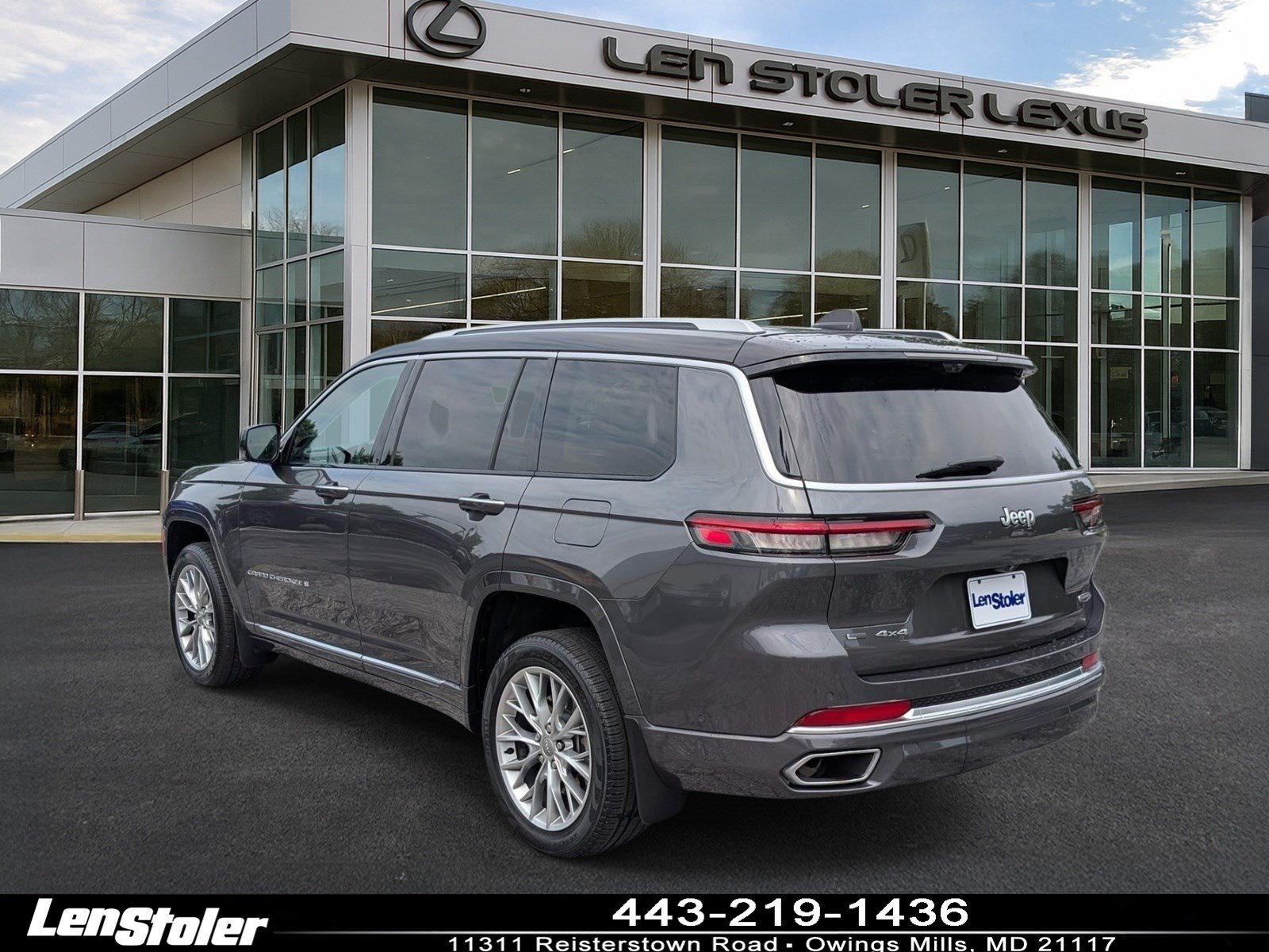 Used 2023 Jeep Grand Cherokee L Summit w/ Advanced Protech Group IV AWD/4WD image 5