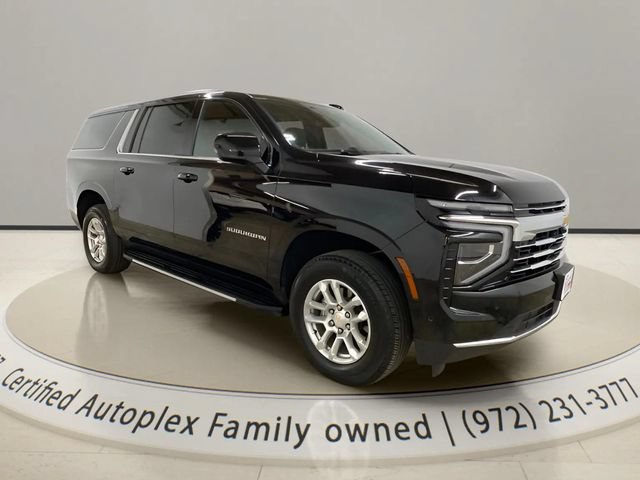 Used 2025 Chevrolet Suburban LT RWD image 7