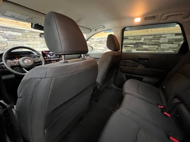 Used 2025 Nissan Pathfinder SV AWD/4WD image 30