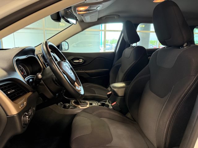 Used 2015 Jeep Cherokee Latitude w/ Comfort/Convenience Group AWD/4WD image 20