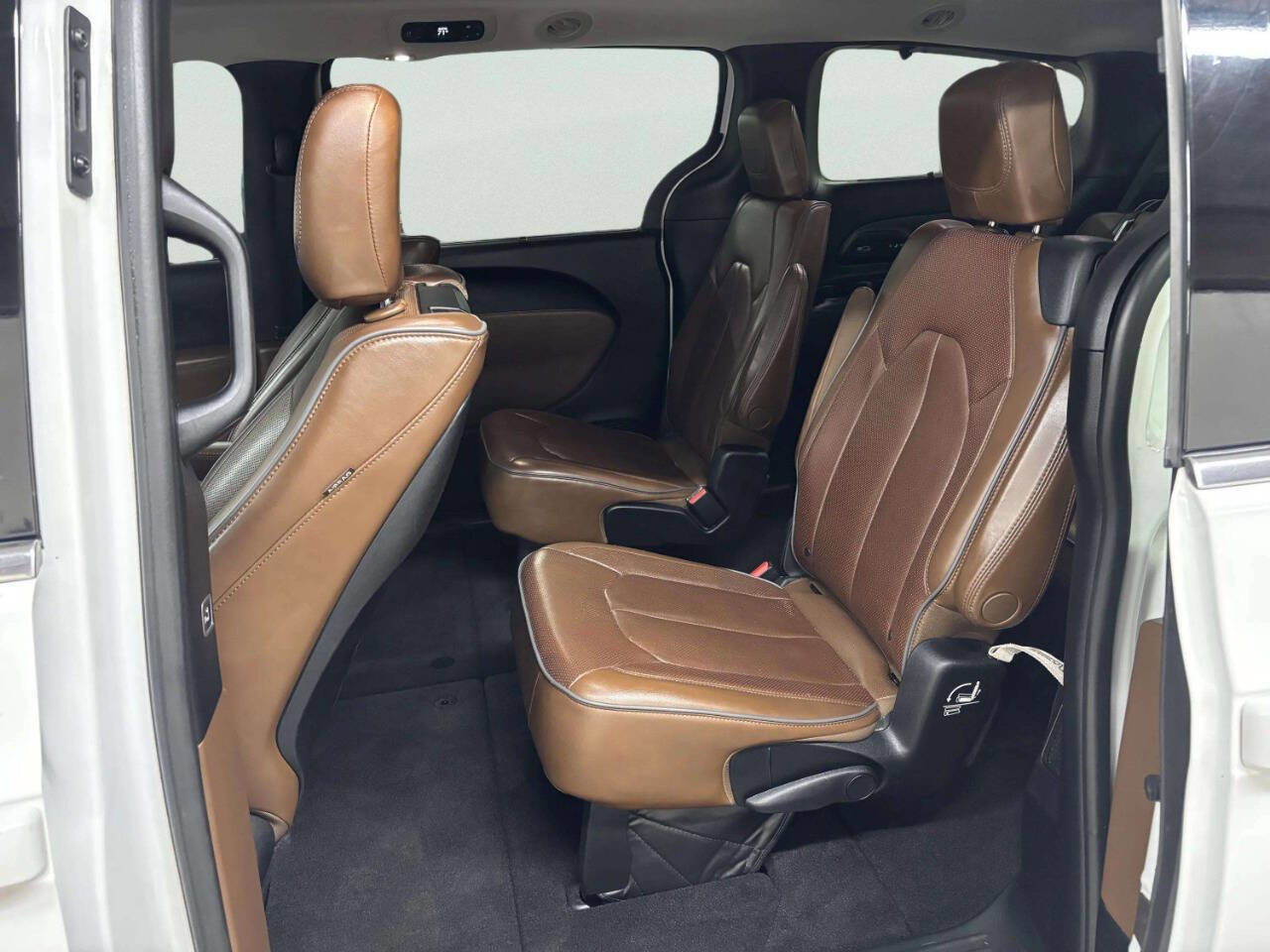 Used 2017 Chrysler Pacifica Limited FWD image 17