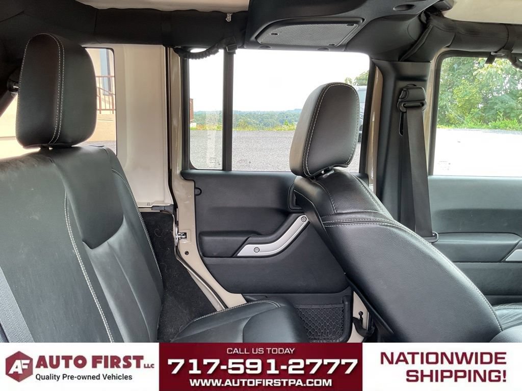 Used 2017 Jeep Wrangler Unlimited Rubicon w/ Connectivity Group AWD/4WD image 14