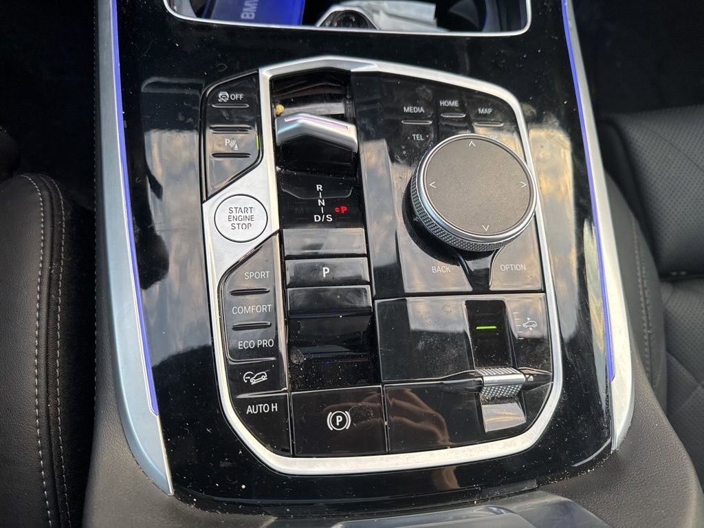 Used 2024 BMW X7 xDrive40i w/ Premium Package image 12