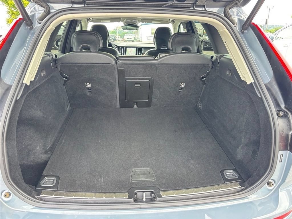 Used 2024 Volvo XC60 B5 Plus AWD/4WD image 16