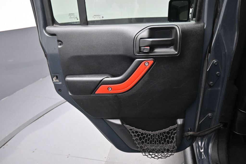 Used 2016 Jeep Wrangler Unlimited Rubicon w/ Connectivity Group AWD/4WD image 24
