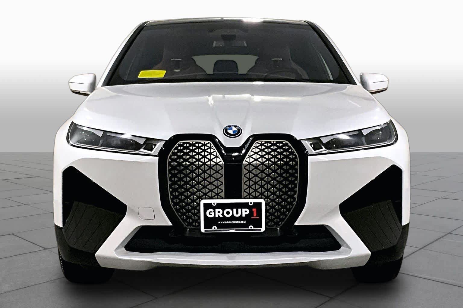 Used 2024 BMW iX xDrive50 w/ Premium Package AWD/4WD image 3