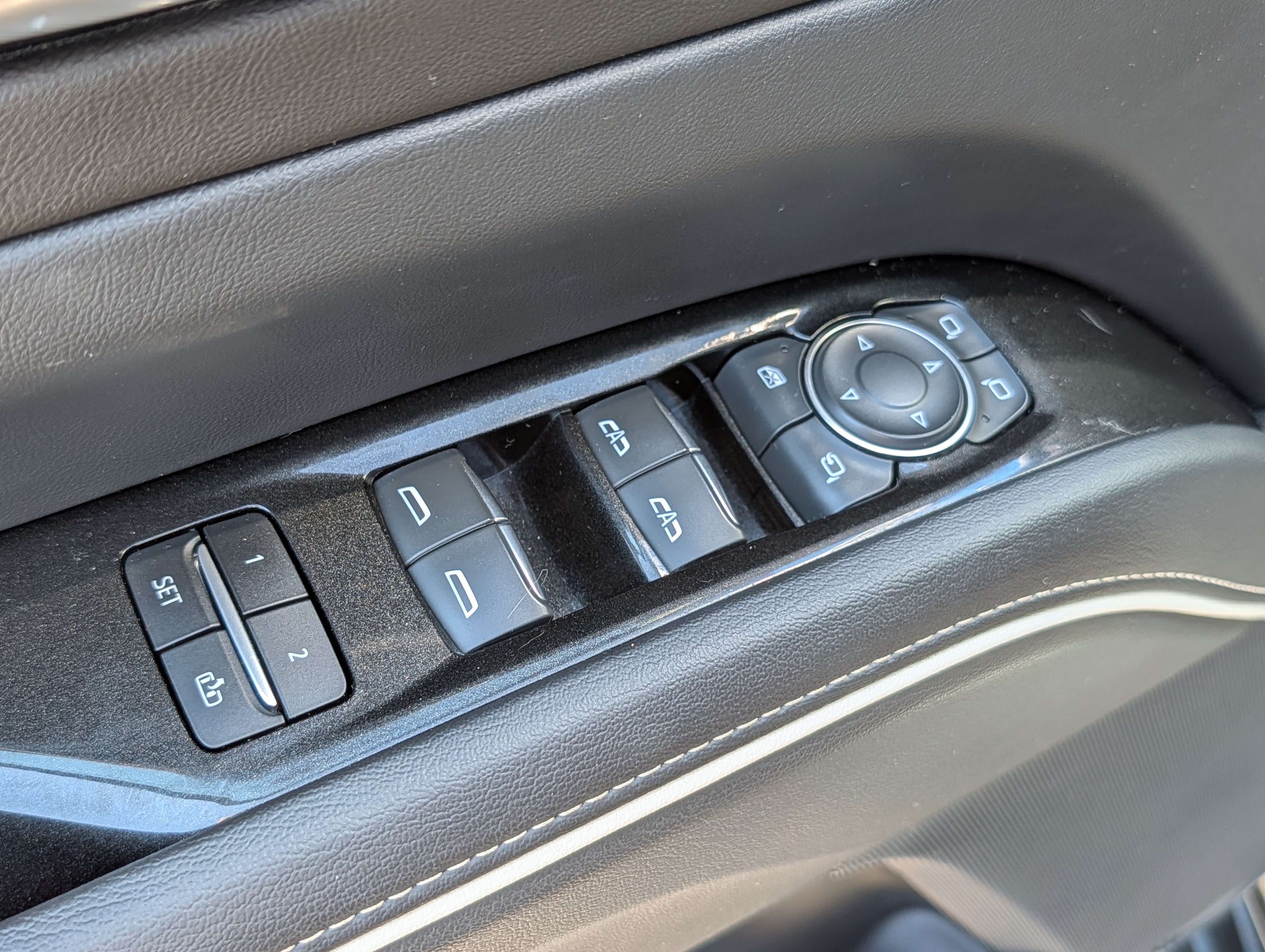Used 2023 Cadillac Escalade Premium Luxury w/ LPO, Floor Liner Package AWD/4WD image 16