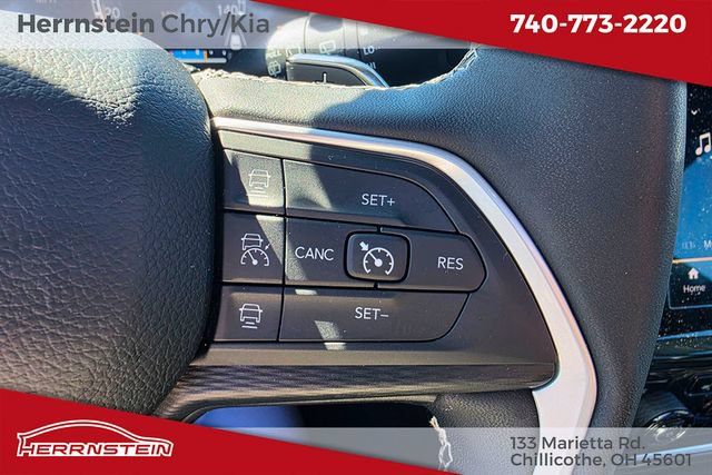 Used 2023 Jeep Grand Cherokee Altitude AWD/4WD image 20