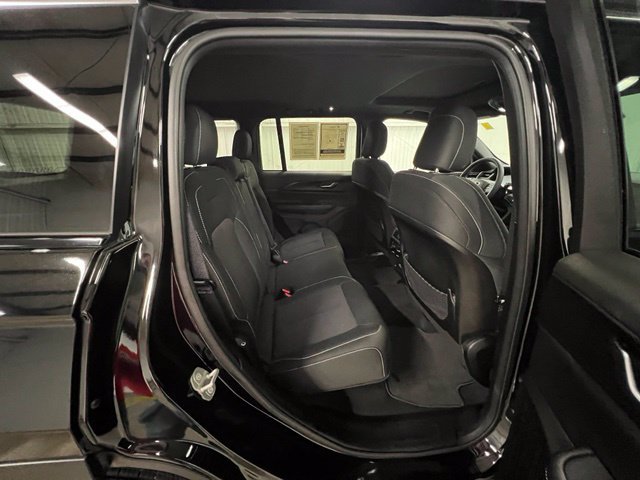 Used 2024 Jeep Grand Cherokee Laredo X RWD image 20