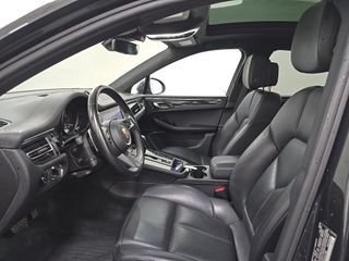 Used 2023 Porsche Macan w/ Premium Package Plus AWD/4WD image 7