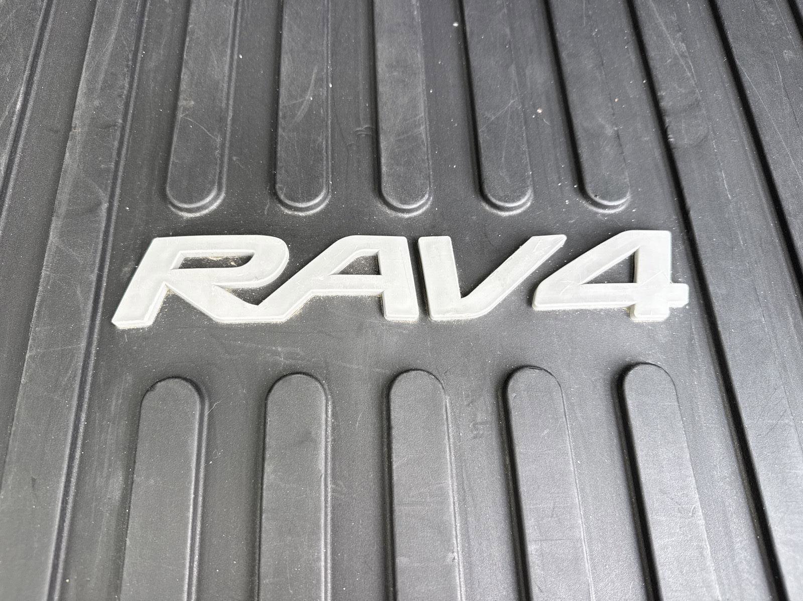 Used 2022 Toyota RAV4 XLE w/ Convenience Package image 14