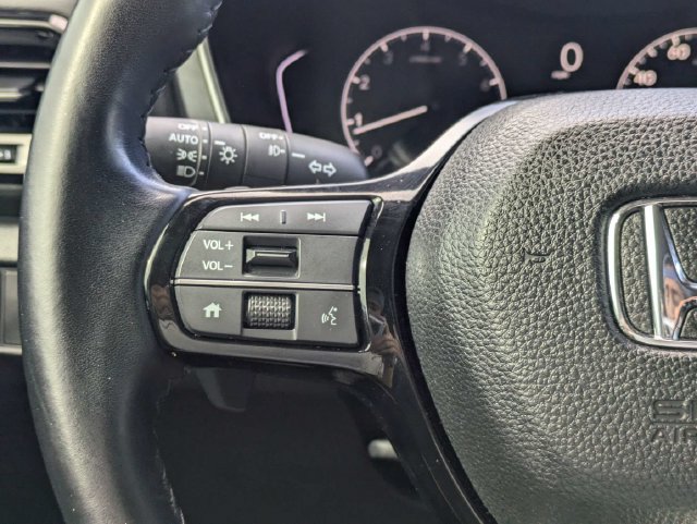 Used 2025 Honda Pilot Touring image 29