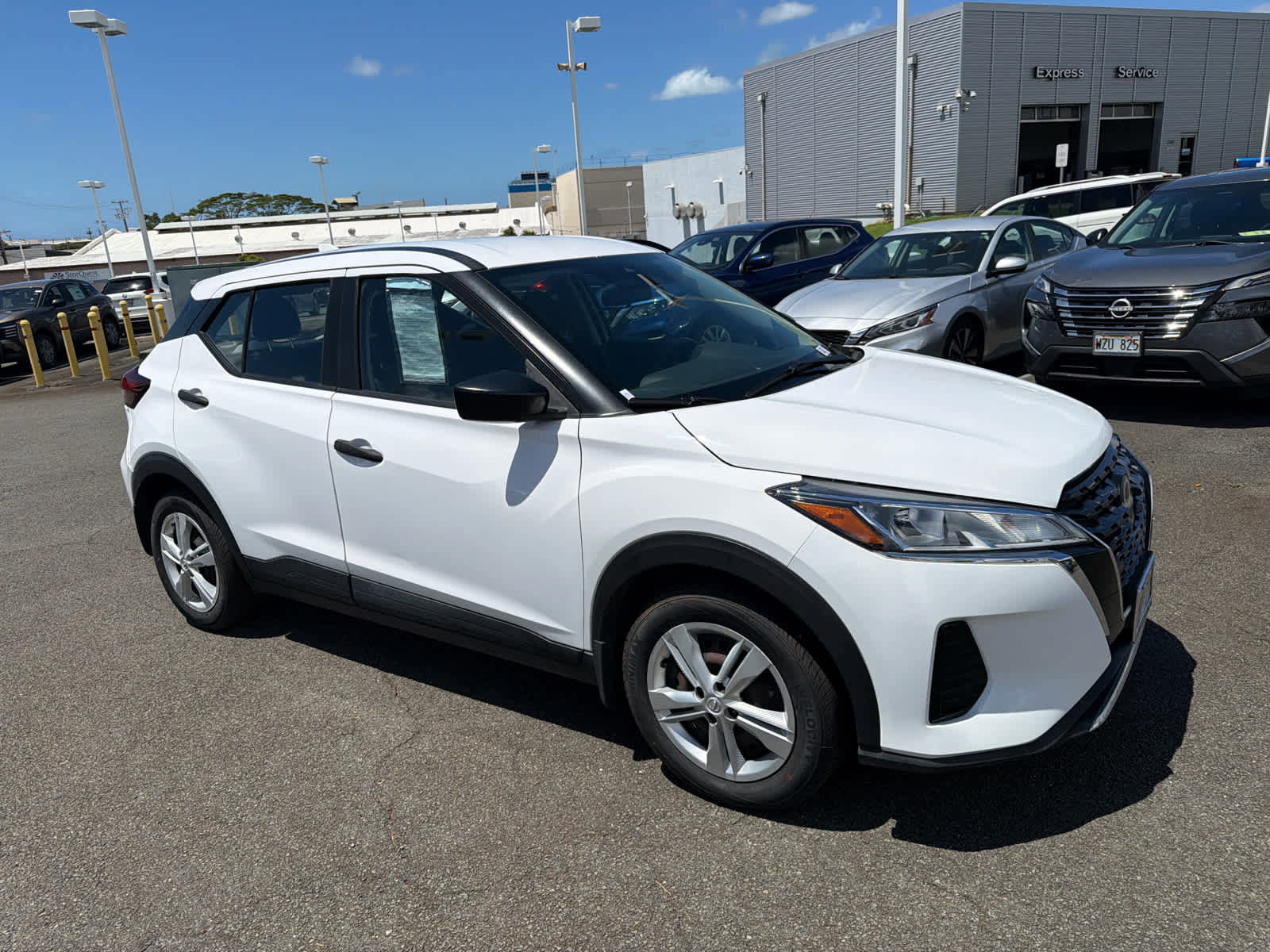 Used 2022 Nissan Kicks S image 2