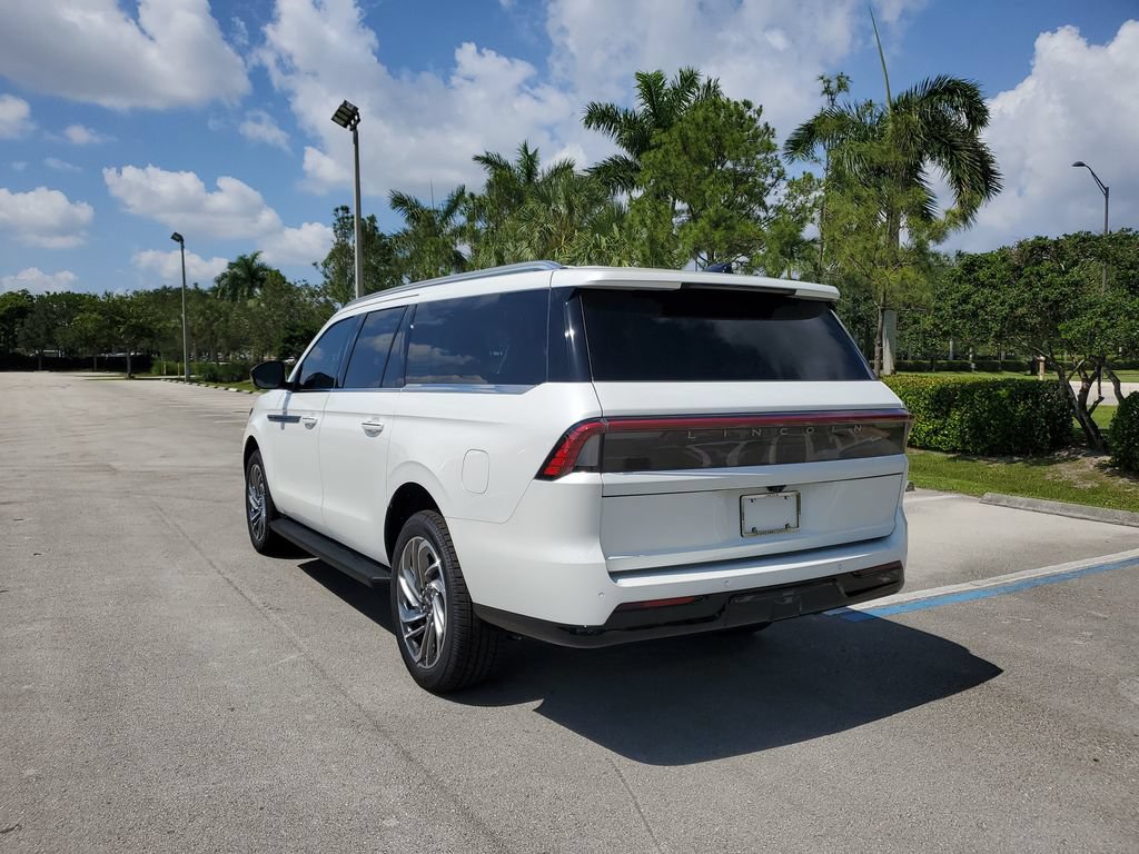 New 2026 Lincoln Navigator L Premier AWD/4WD image 3