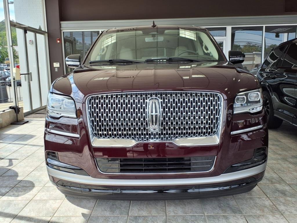 New 2024 Lincoln Navigator Reserve image 2