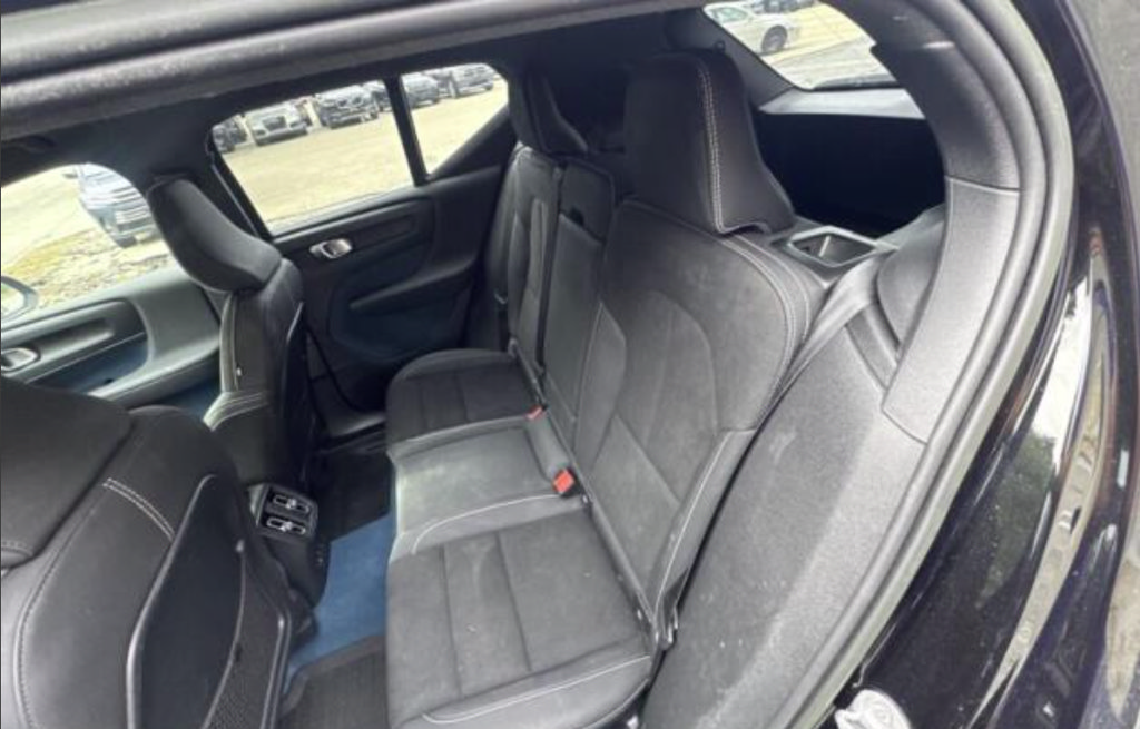 Used 2023 Volvo XC40 Recharge Ultimate w/ Protection Package Premier AWD/4WD image 6