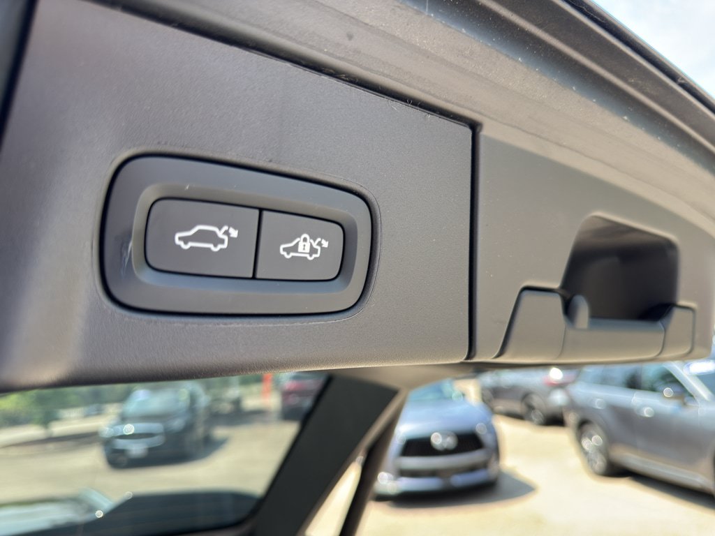 Certified 2025 Volvo V90 B6 Cross Country Plus AWD/4WD image 36