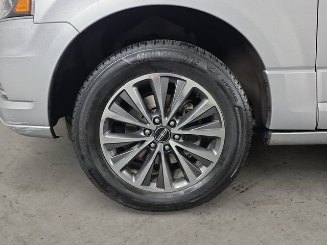 Used 2017 Lincoln Navigator Select AWD/4WD image 9