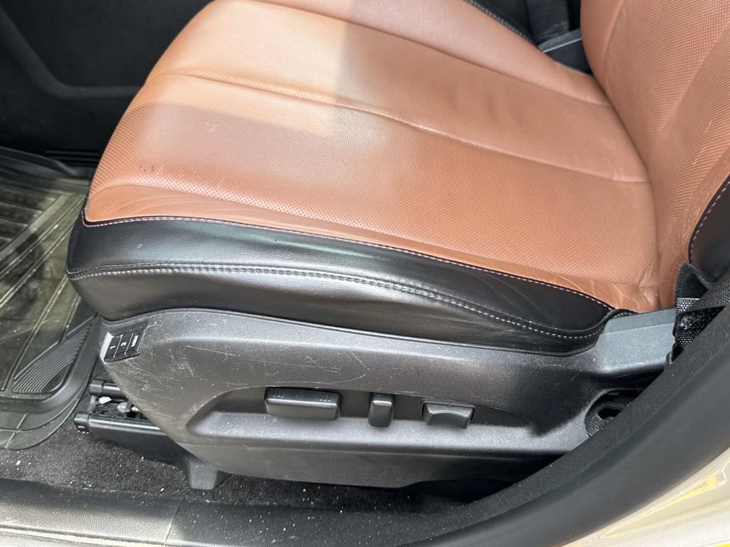 Used 2016 Chevrolet Equinox LTZ w/ Enhanced Convenience Package FWD image 18