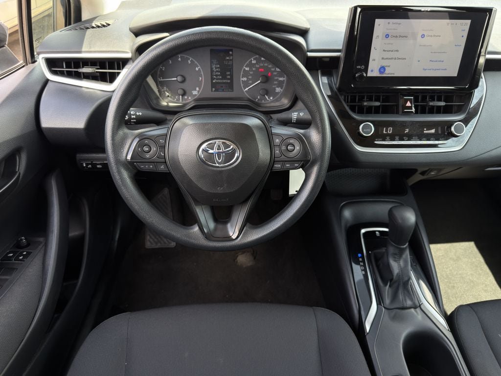 Used 2025 Toyota Corolla LE FWD image 11