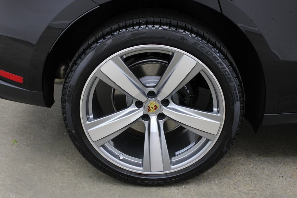 New 2025 Porsche Macan image 14