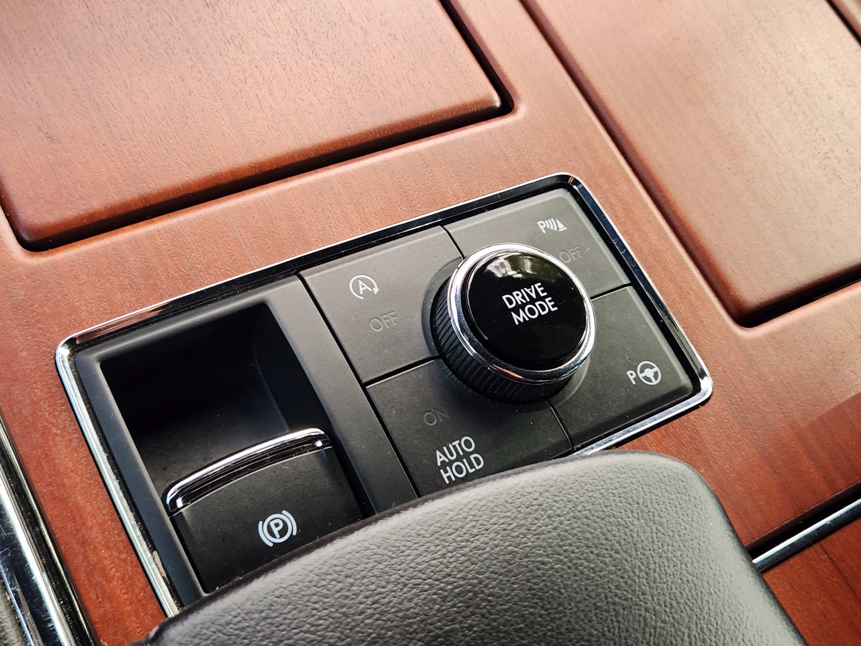 Used 2020 Lincoln Navigator L Reserve w/ Luxury Package RWD image 16
