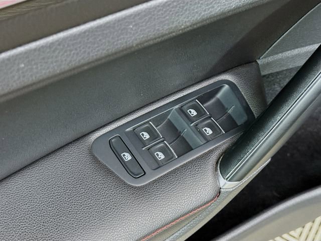 Used 2017 Volkswagen GTI SE image 17