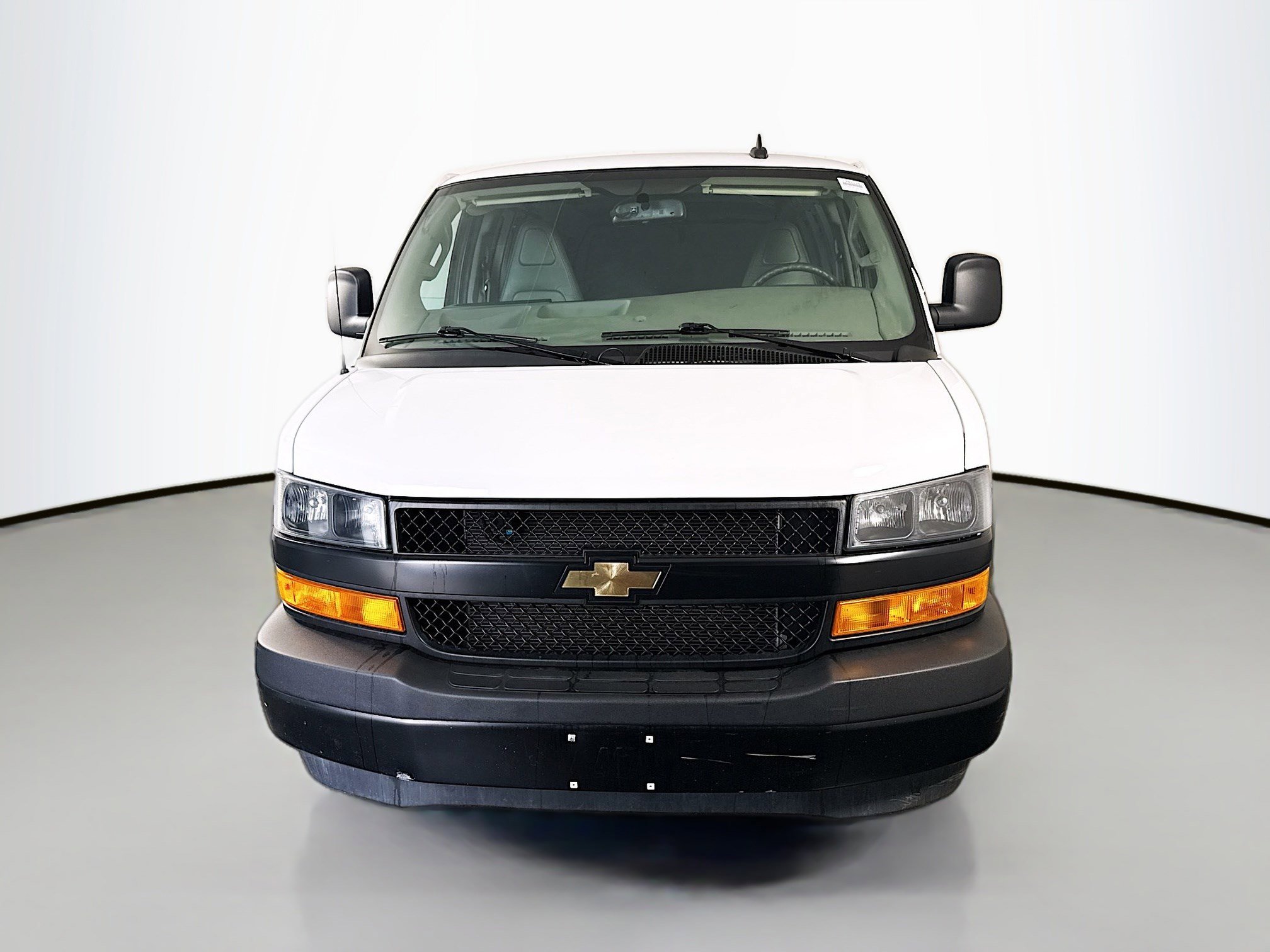 Used 2022 Chevrolet Express 2500 image 2