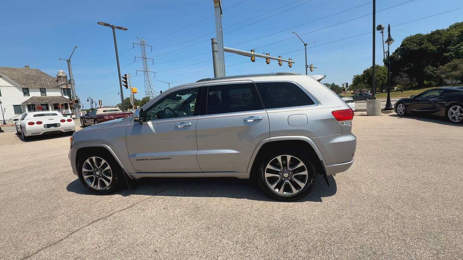 Used 2018 Jeep Grand Cherokee Overland AWD/4WD image 5
