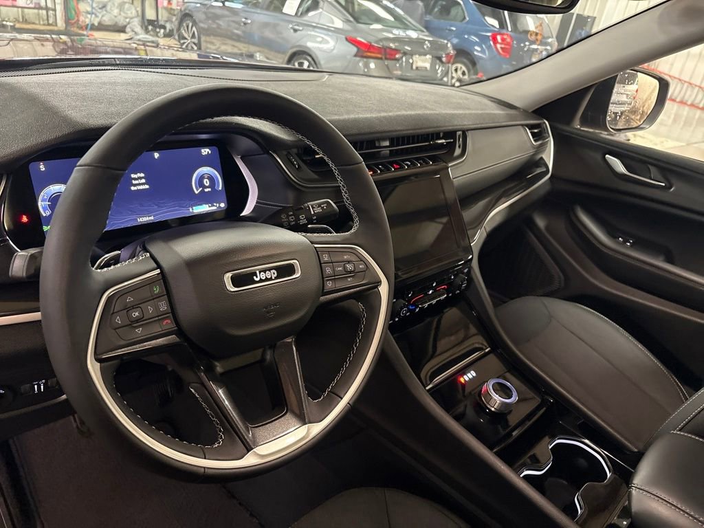 Certified 2023 Jeep Grand Cherokee L Laredo w/ Luxury Tech Group I image 17