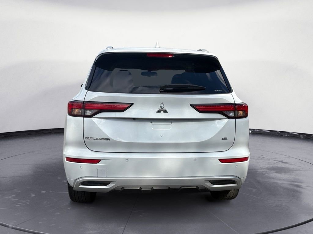 Used 2023 Mitsubishi Outlander AWD image 4