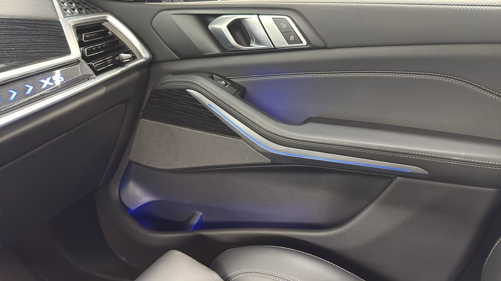 Used 2024 BMW X5 xDrive50e w/ M Sport Package image 24