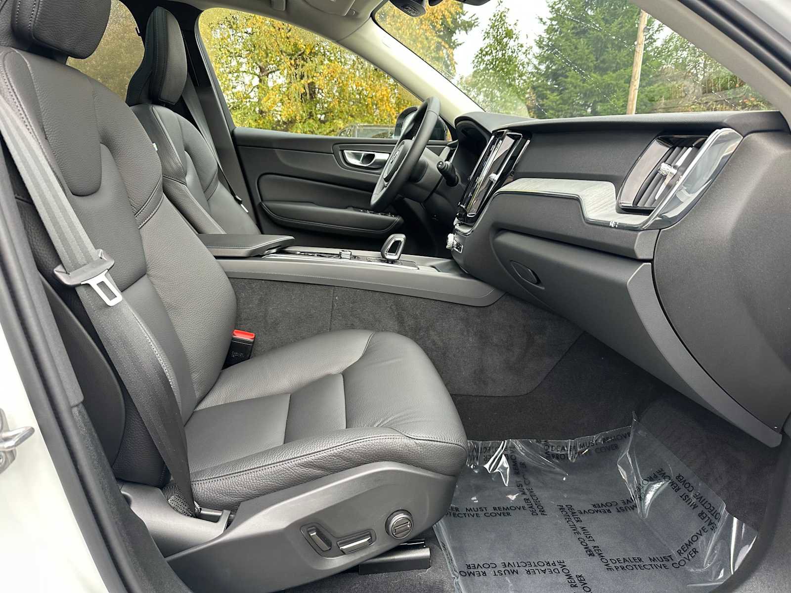 Used 2025 Volvo XC60 B5 Plus w/ Protection Package Premier image 10