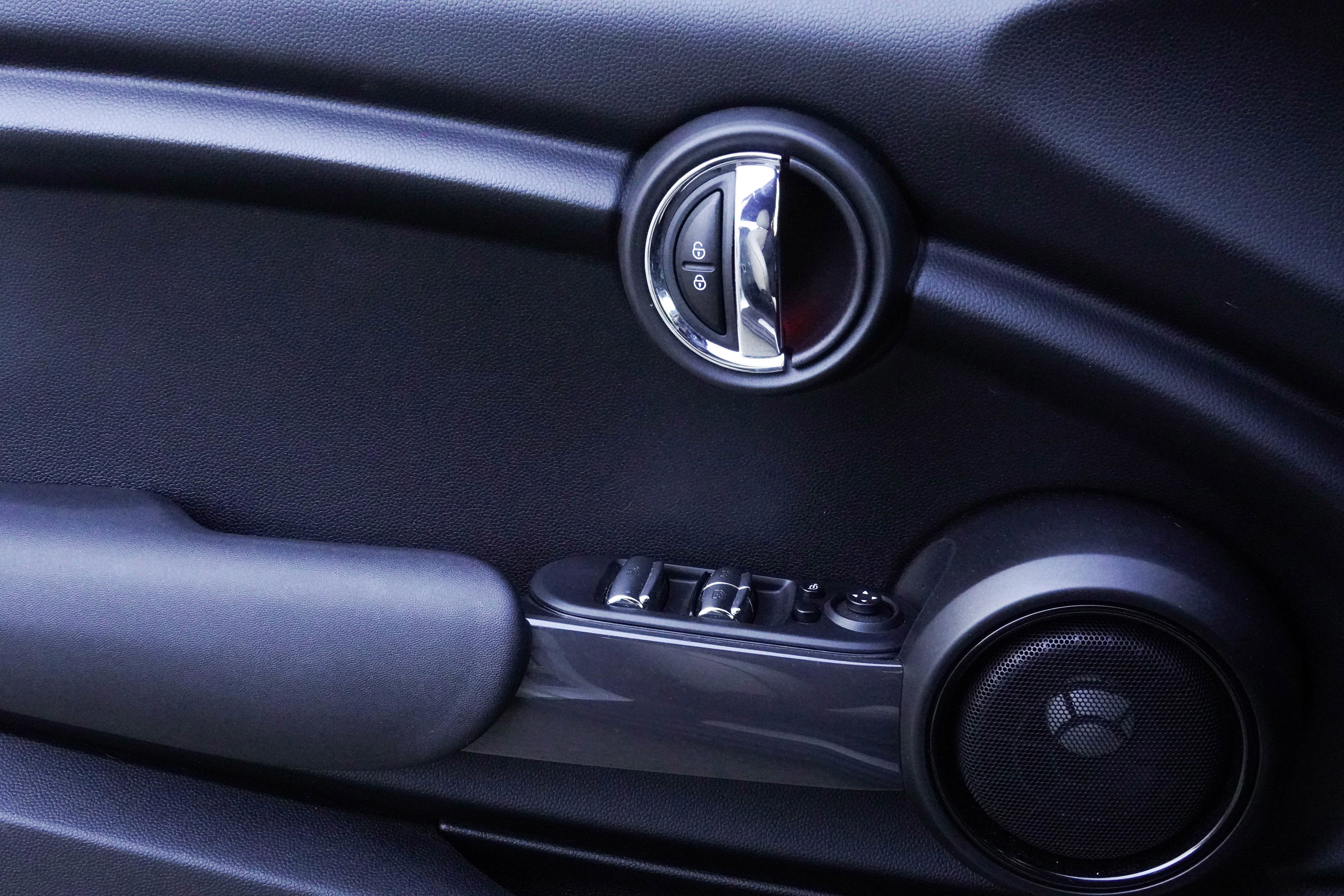 Used 2018 MINI Cooper Convertible image 15