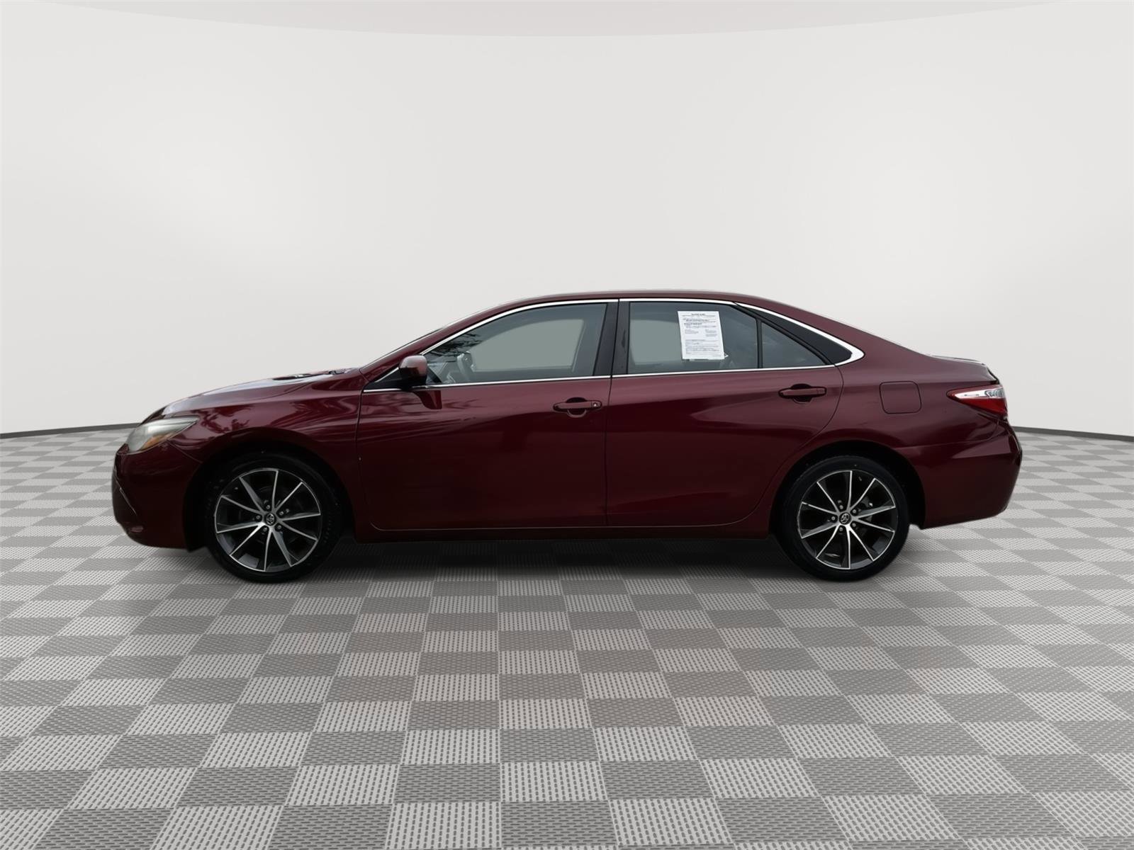 Used 2016 Toyota Camry XSE w/ Moonroof Package FWD image 3