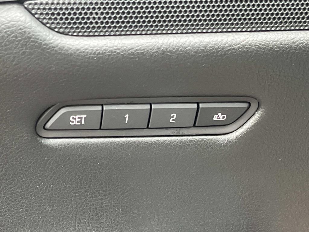 Used 2017 Cadillac XT5 Platinum w/ Driver Assist Package image 26