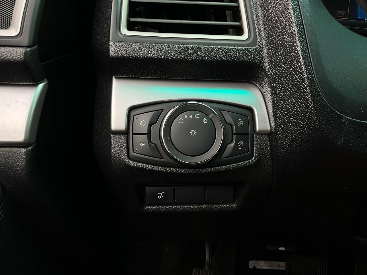 Used 2017 Ford Explorer XLT w/ Equipment Group 202A image 24