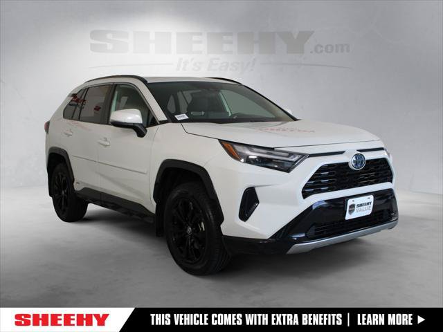 Certified 2022 Toyota RAV4 SE w/ Convenience Package AWD/4WD image 1