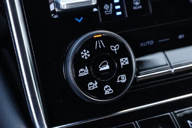 Certified 2025 Nissan Armada Platinum AWD/4WD image 23