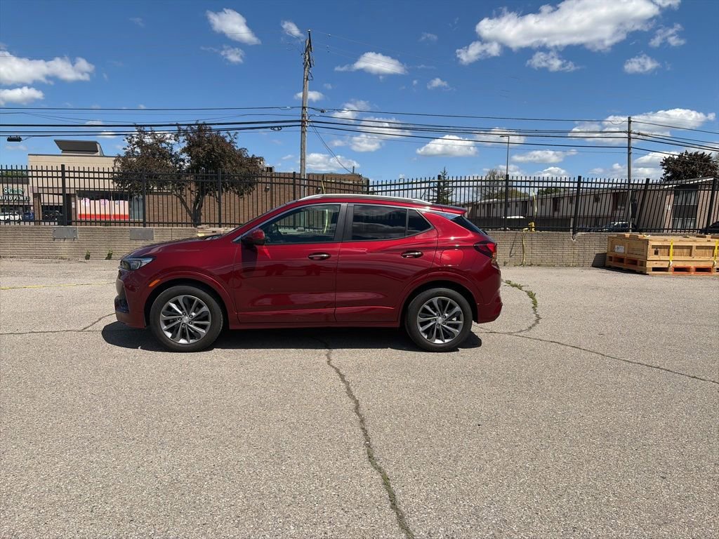 Used 2023 Buick Encore GX Select w/ Sport Touring Package FWD image 5
