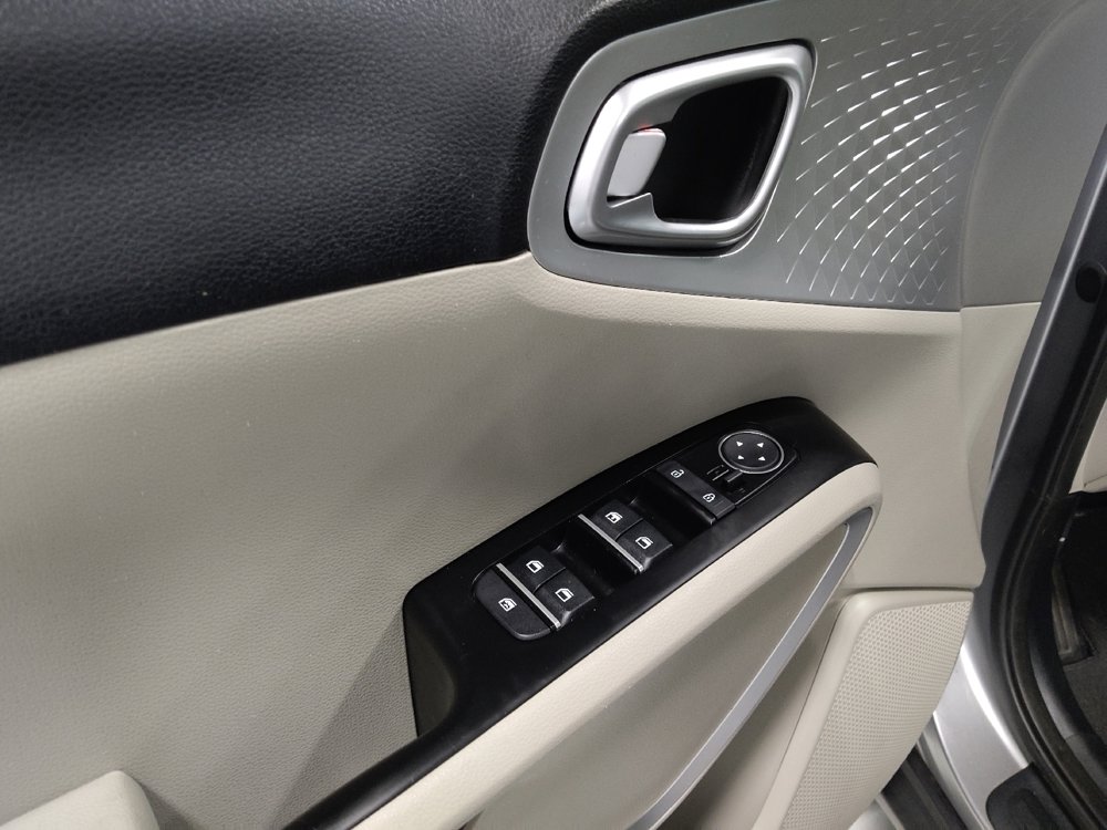 Used 2022 Kia Soul LX image 27