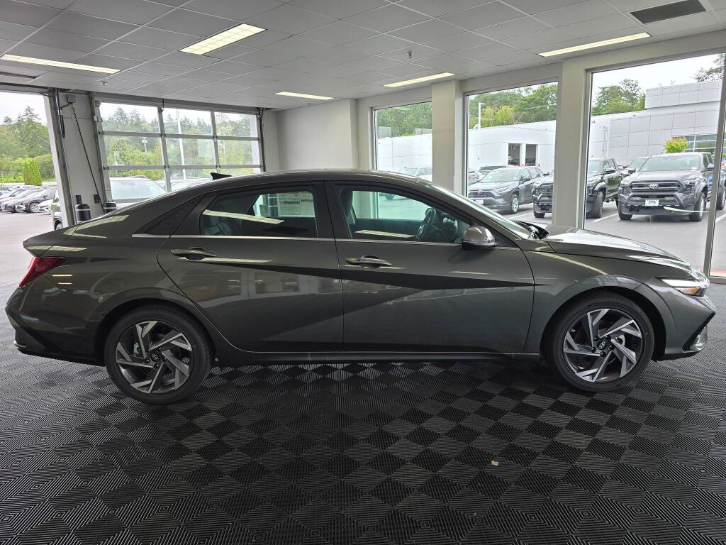 New 2026 Hyundai Elantra Limited FWD image 2