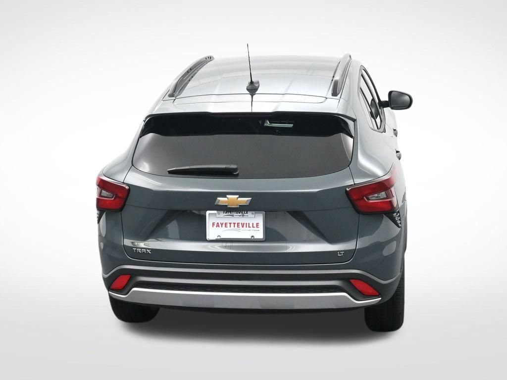 Used 2025 Chevrolet Trax LT FWD image 26